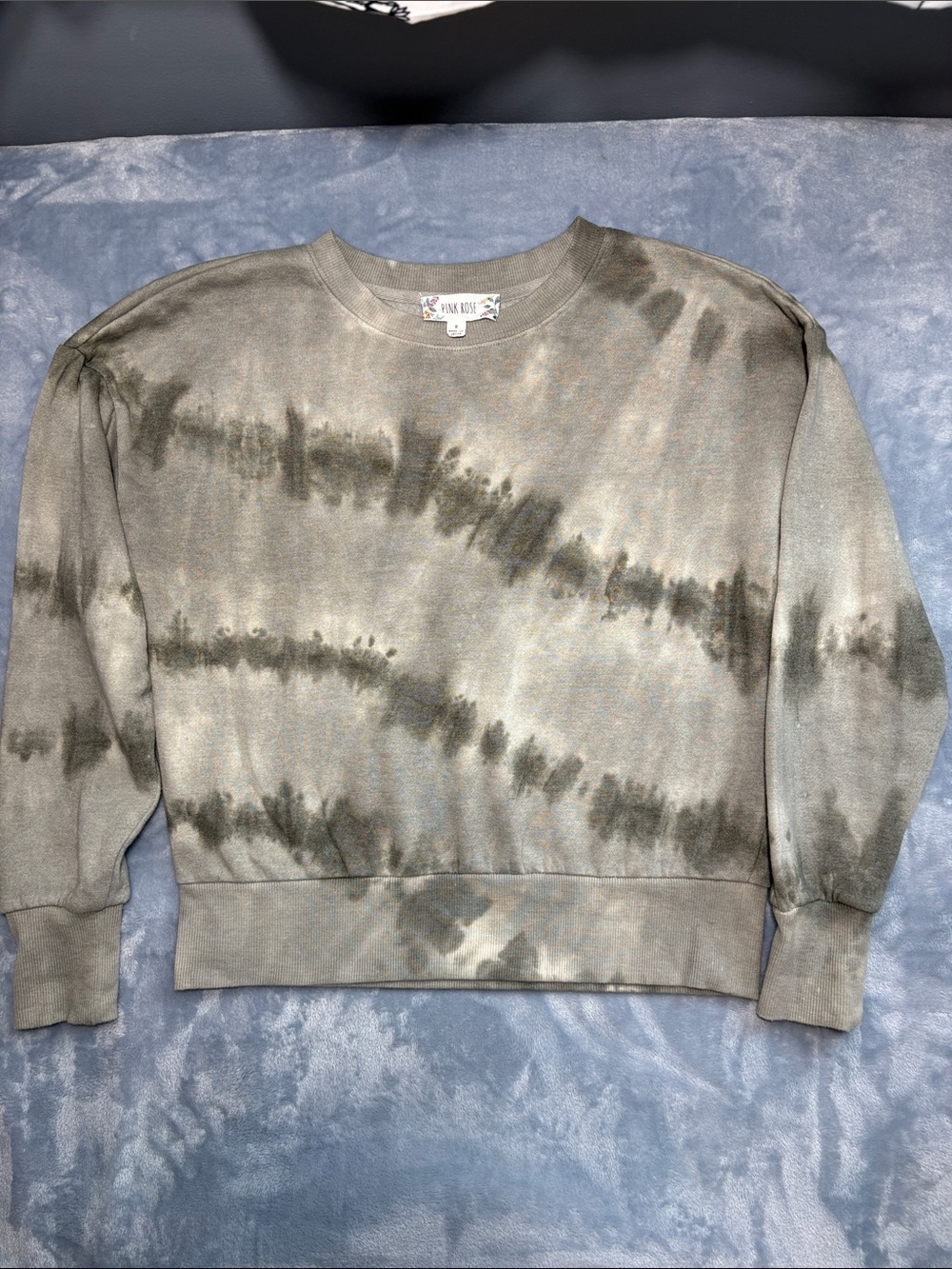 Pink Rose Tie-Dye Crewneck Sweatshirt in Olive Size Small
